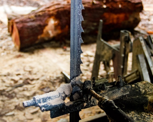 southern carpenter, Jerry Carr, wood, woodworker, railroad table, china berry bench, guitar, creative wood work, wood for sale, cow hide table, rose wood, swamp mahogany 